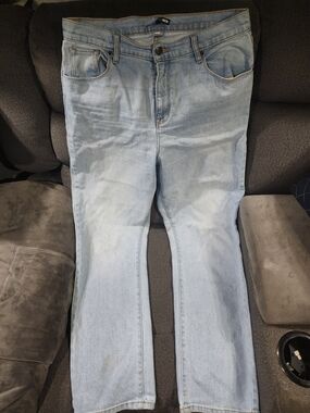 Fashion Nova - Light Wash Women's Jeans - Classic Comfortable Fit